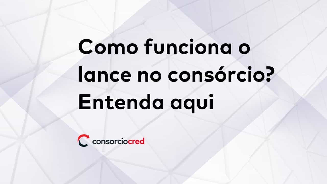 Fundo branco. Na frente escrito a frase "como funciona o lance no consórcio"